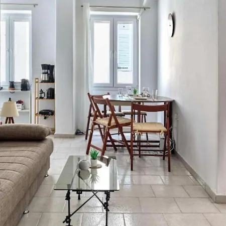 Paroikia Pebble * Páros