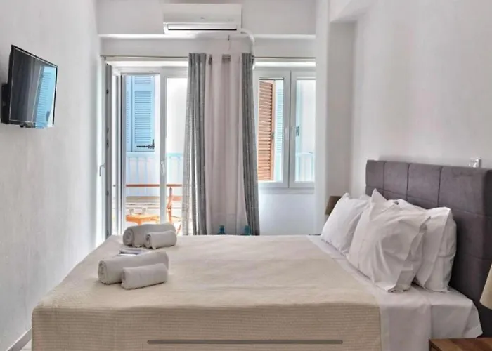 Paroikia Pebble * Paro